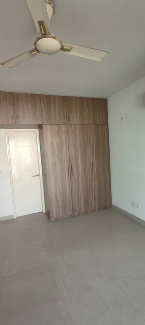 Room in 3 BHK Apartment at Emaar Emerald Floors Premier, Sector 65 – for Sale