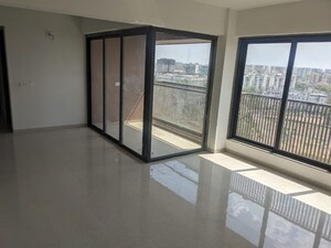 Room in 3 BHK Apartment at Memnagar – for Rent