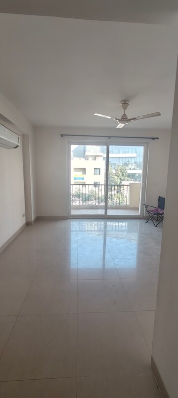 Room in 4 BHK Apartment at Emaar Emerald Floors Premier, Sector 65 – for Sale