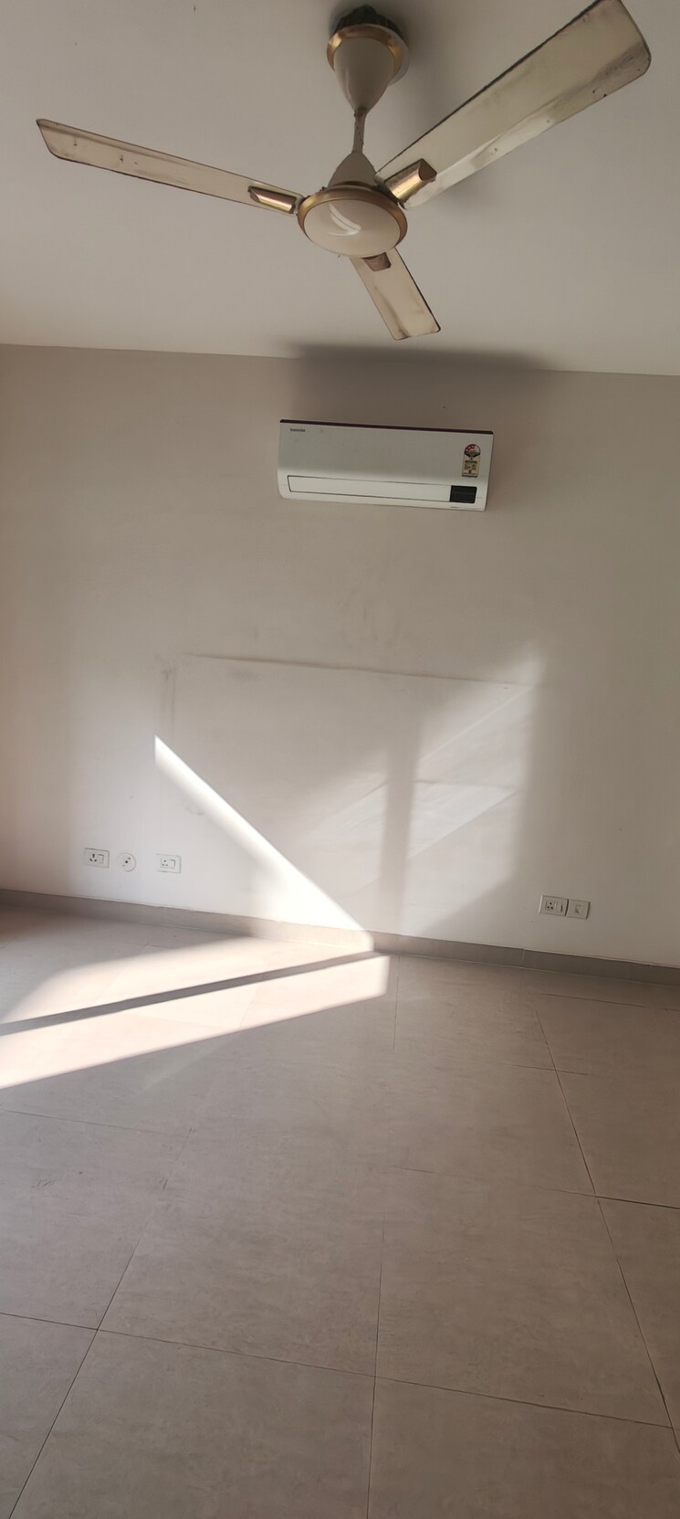 Bathroom, emaar-emerald-floors-premier 4 Bedroom 1975 Sq.Ft. Apartment In Sector 65 Gurgaon 9704173