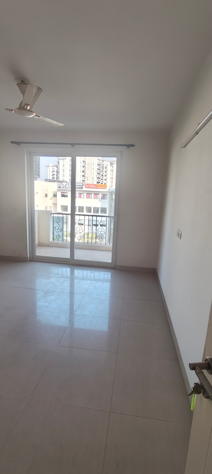 Room, emaar-emerald-floors-premier 4 Bedroom 1975 Sq.Ft. Apartment In Sector 65 Gurgaon 9704173