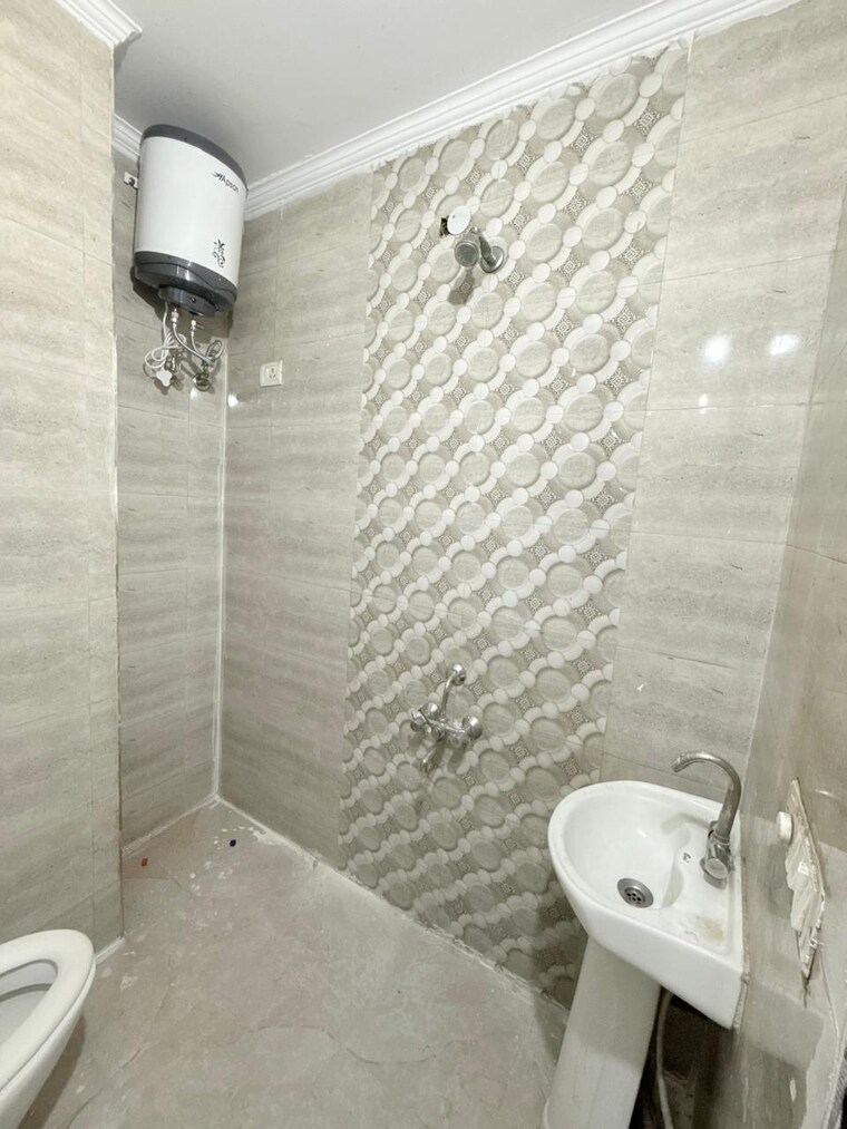 Bathroom, neb sarai 1 Bedroom 600 Sq.Ft. Builder Floor In Neb Sarai Delhi 9704183