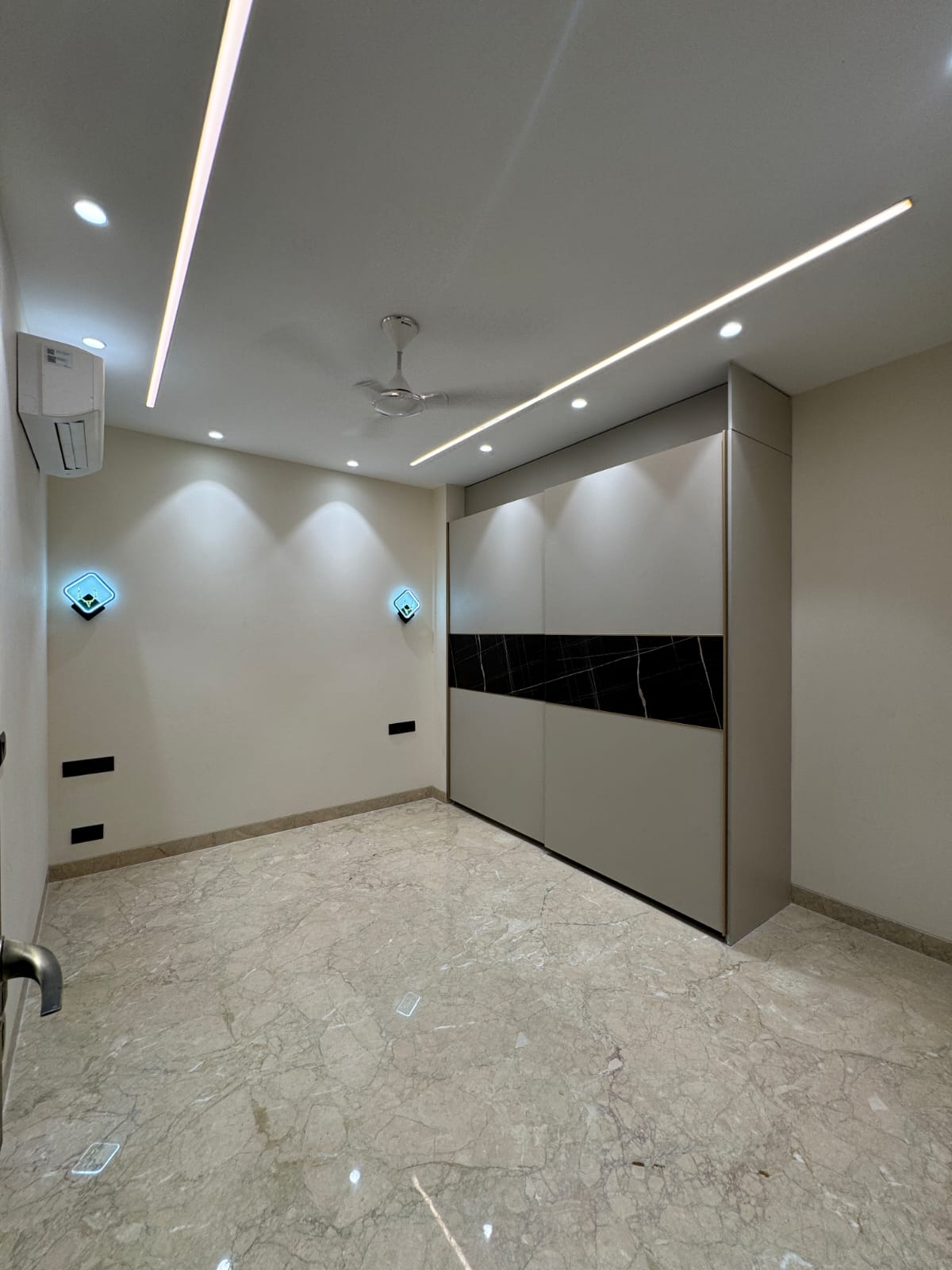 3.5 BHK + Servant Room 2198 Sq.Ft. Apartment in Ambience Island