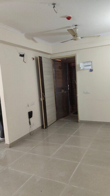 Building Lobby in 2.5 BHK Apartment at Amrapali Silicon City, Sector 76 – for Sale