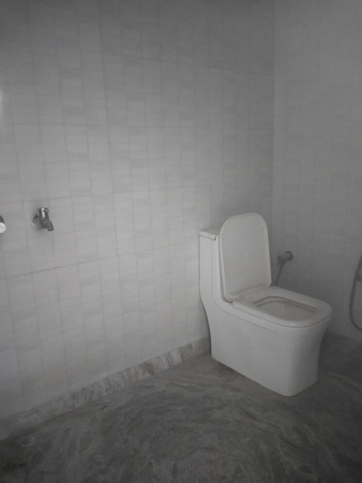 Attached Bathroom, gomti nagar 2 Bedroom 900 Sq.Ft. Apartment In Gomti Nagar Lucknow 9704213