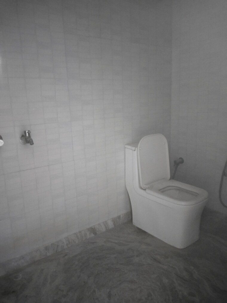 Attached Bathroom, gomti nagar 2 Bedroom 900 Sq.Ft. Apartment In Gomti Nagar Lucknow 9704213