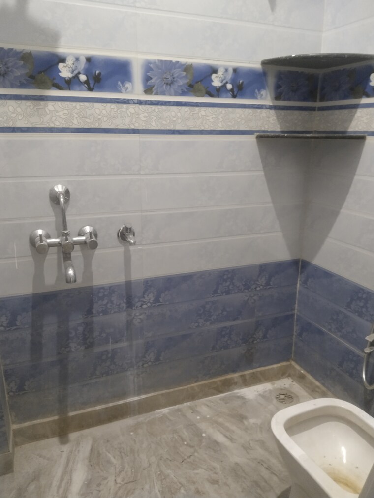 Bathroom, gomti nagar 2 Bedroom 900 Sq.Ft. Apartment In Gomti Nagar Lucknow 9704213