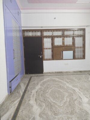 Room in 2 BHK Apartment at Gomti Nagar – for Rent