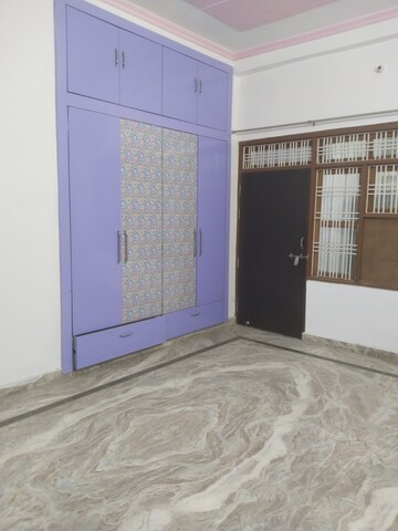 Room in 2 BHK Apartment at Gomti Nagar – for Rent