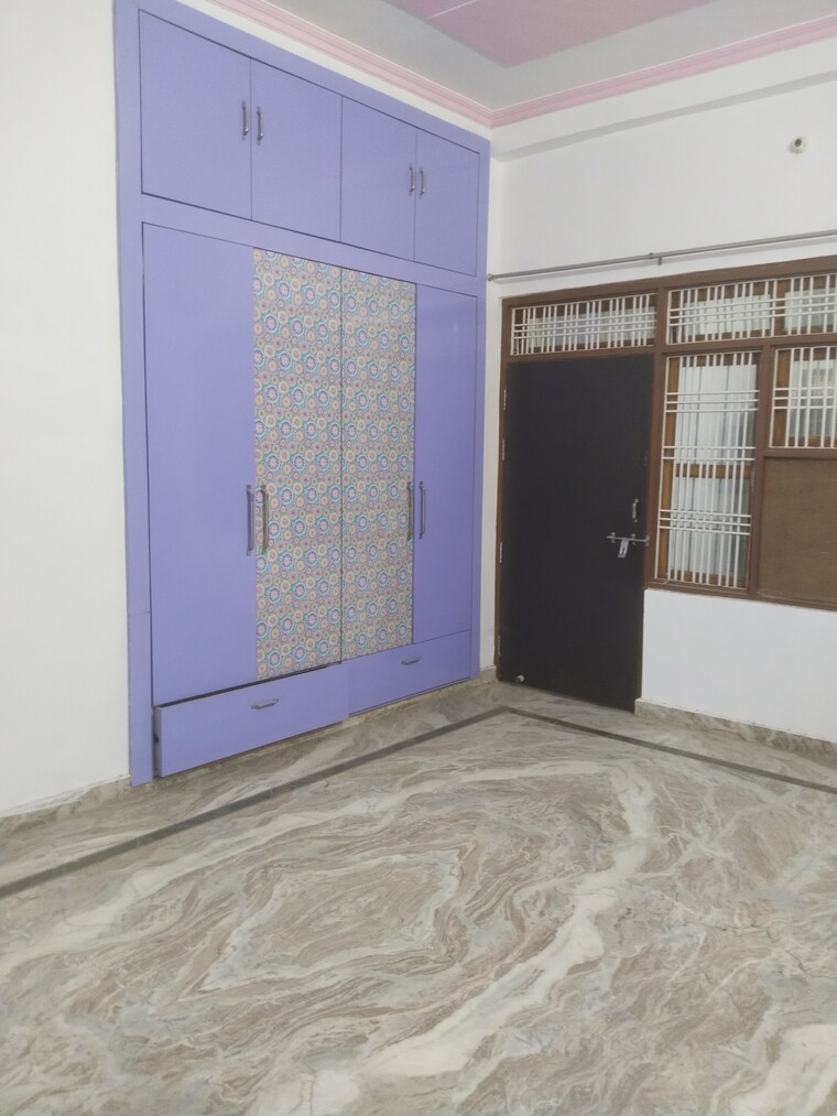 Room, gomti nagar 2 Bedroom 900 Sq.Ft. Apartment In Gomti Nagar Lucknow 9704213
