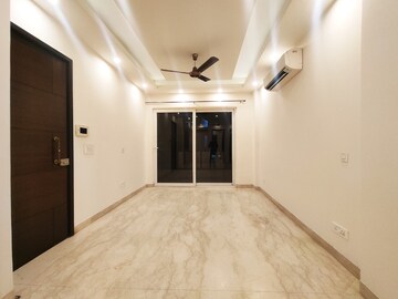 Room in 4 BHK Apartment at Ambience Island, Sector 24 – for Sale