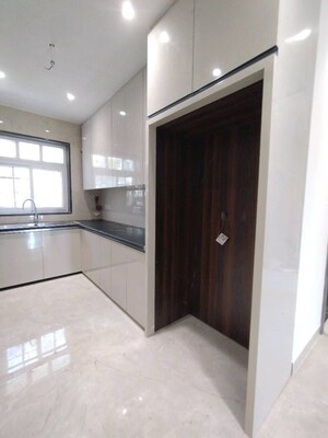 Room in 3 BHK Builder Floor at Palam Vihar – for Rent