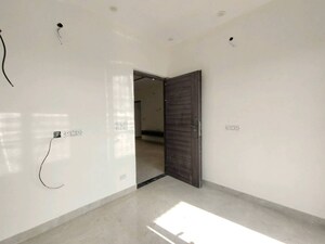 Room in 3 BHK Builder Floor at Palam Vihar – for Rent