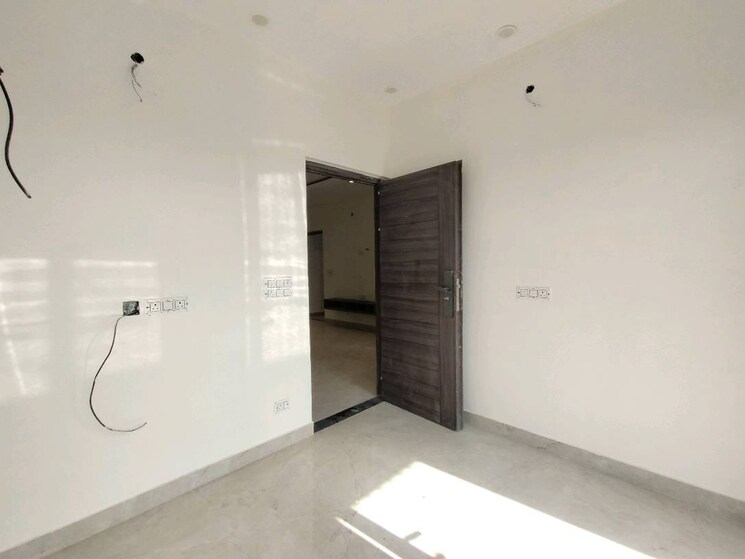 Room, palam vihar 3 Bedroom 2250 Sq.Ft. Builder Floor In Palam Vihar Gurgaon 9704244