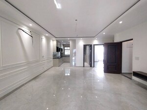 Room in 3 BHK Builder Floor at Palam Vihar – for Rent