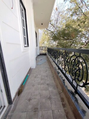 Balcony in 3 BHK Builder Floor at Palam Vihar – for Rent