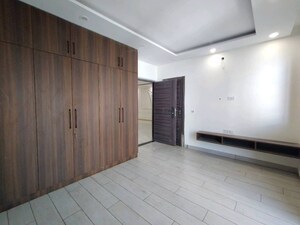 Room in 3 BHK Builder Floor at Palam Vihar – for Rent