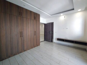 Room in 3 BHK Builder Floor at Palam Vihar – for Rent