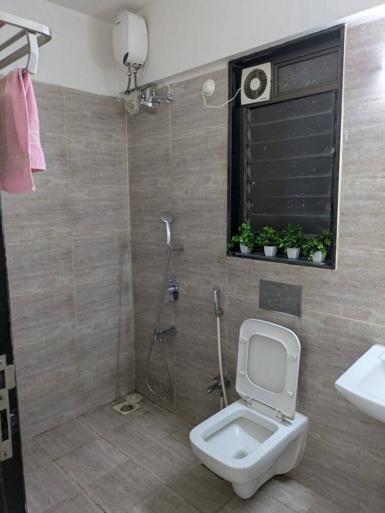 Bathroom, powai Pg For Boys & Girls In Powai 9704250