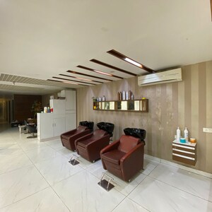 Team Area in  Showroom at Phase 5 – for Rent