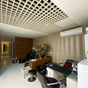 Team Area in  Showroom at Phase 5 – for Rent