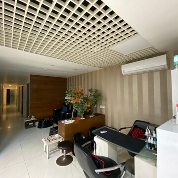 Team Area in  Showroom at Phase 5 – for Rent