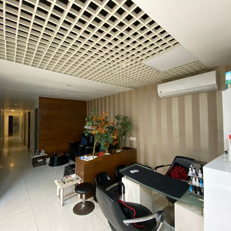 Team Area, phase 5 Commercial Showroom 1500 Sq.Ft. In Phase 5 Mohali 9704255