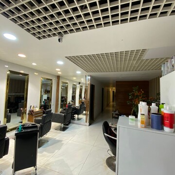 Team Area in  Showroom at Phase 5 – for Rent