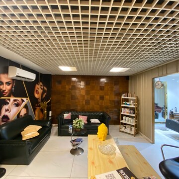  Showroom For Rent in Phase 5