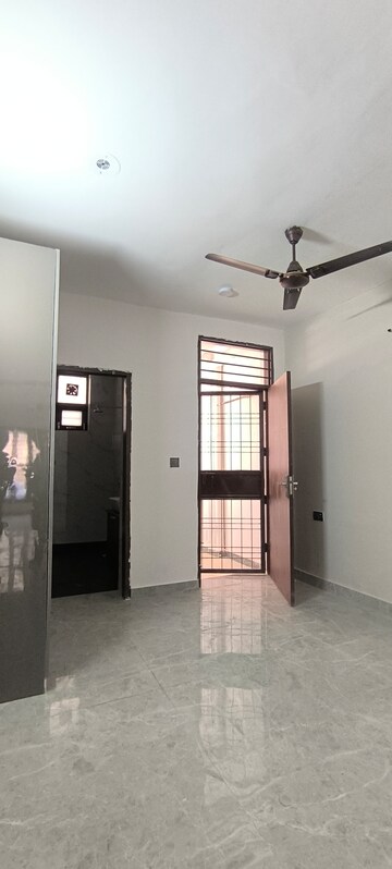 Room in 2 BHK Builder Floor at Huda CGHS, Sector 56 – for Rent