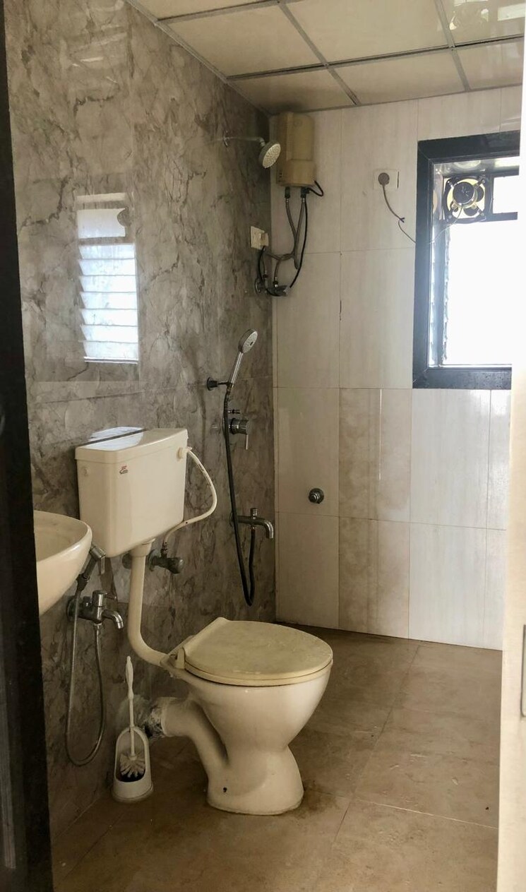 Bathroom, kanti-apartments 3 Bedroom 1600 Sq.Ft. Apartment In Bandra West Mumbai 9704272