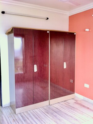 Room in 3 BHK Apartment at Kanti Apartments, Bandra West – for Rent