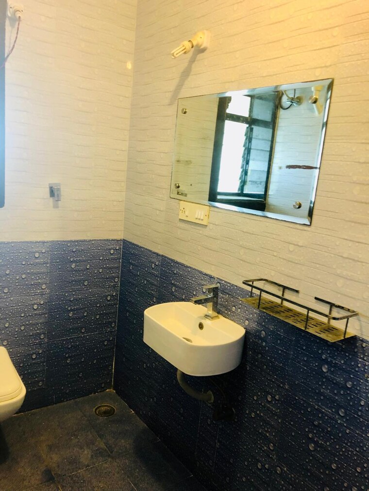Bathroom, kanti-apartments 3 Bedroom 1600 Sq.Ft. Apartment In Bandra West Mumbai 9704272