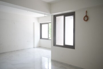 Room in 4 BHK Apartment at Navrangpura – for Rent