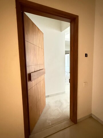 Room in 4 BHK Apartment at Navrangpura – for Rent