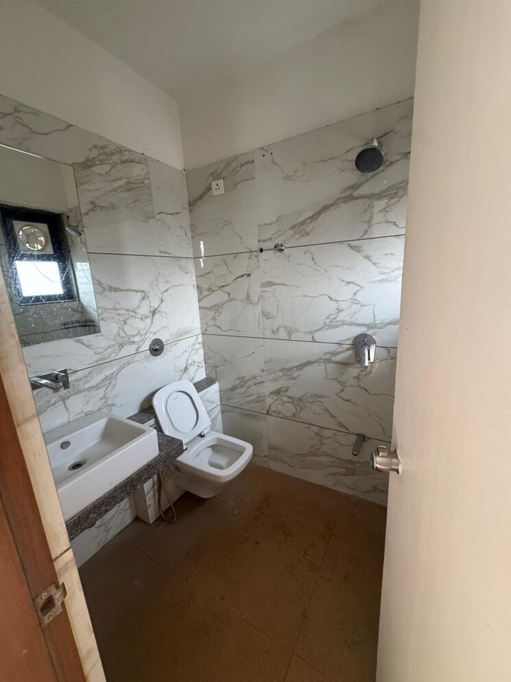 Bathroom, c g road 3 Bedroom 2081 Sq.Ft. Apartment In C G Road Ahmedabad 9704280