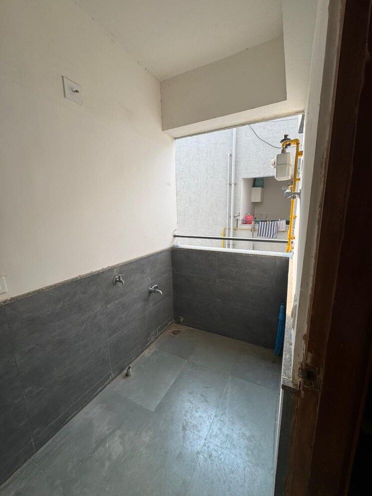 Other, c g road 3 Bedroom 2081 Sq.Ft. Apartment In C G Road Ahmedabad 9704280