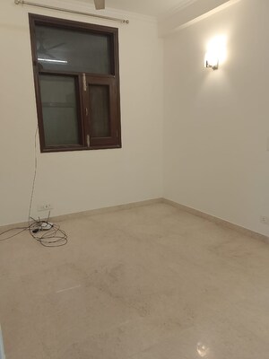 Room in 3 BHK Builder Floor at Panchsheel Enclave – for Rent