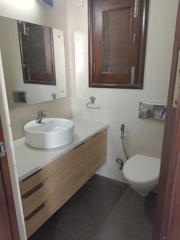Bathroom, panchsheel enclave 3 Bedroom 265 Sq.Yd. Builder Floor In Panchsheel Enclave Delhi 9704299