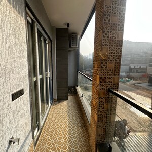 Balcony in 1 BHK Builder Floor at Sector 52 – for Rent