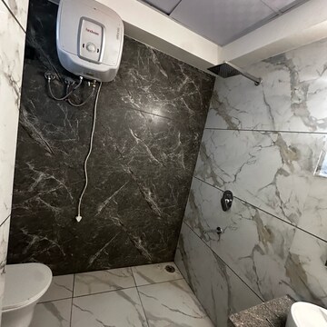 Bathroom in 1 BHK Builder Floor at Sector 52 – for Rent