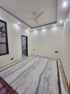 Room in 3 BHK Builder Floor at Sector 37 – for Rent