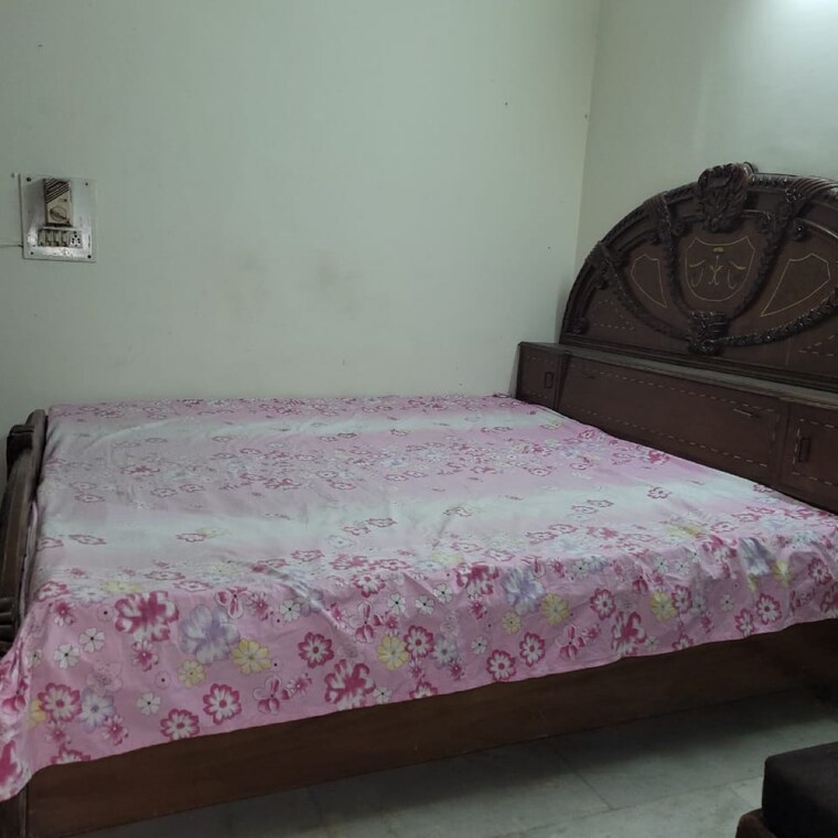 Bedroom, palam-vihar-residents-association 1.5 Bedroom 700 Sq.Ft. Builder Floor In Palam Vihar Gurgaon 9704361