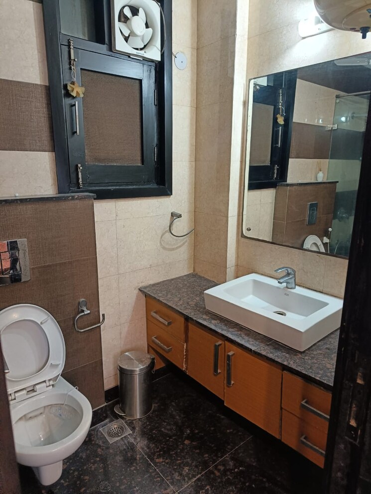 Master Bedroom, greater kailash i 3 Bedroom 208 Sq.Yd. Builder Floor In Greater Kailash I Delhi 9704395