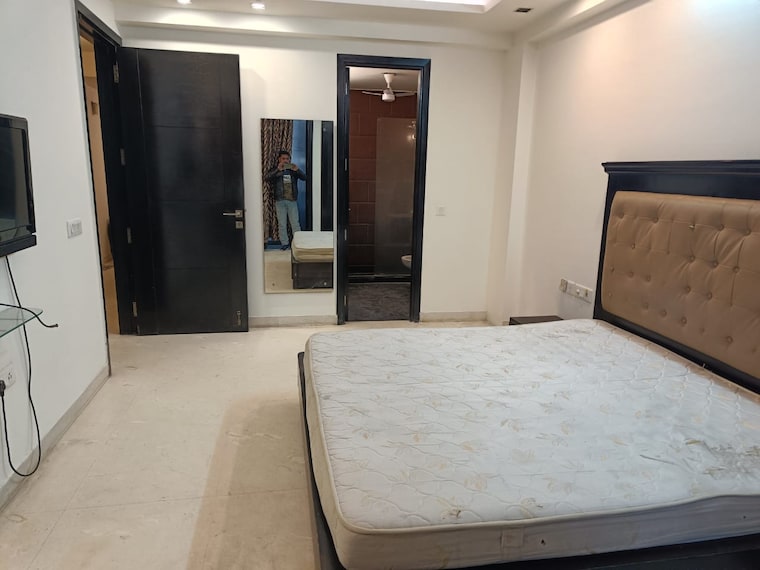 Bedroom, greater kailash i 3 Bedroom 208 Sq.Yd. Builder Floor In Greater Kailash I Delhi 9704395