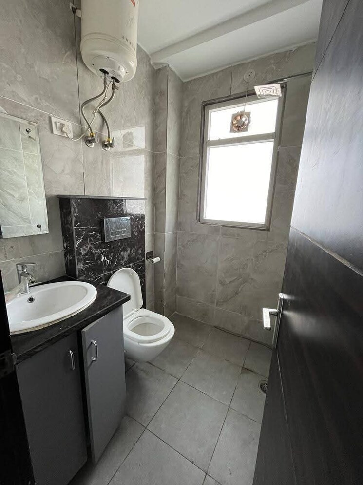 Attached Bathroom, freedom fighters enclave 1 Bedroom 450 Sq.Ft. Apartment In Freedom Fighters Enclave Delhi 9704383