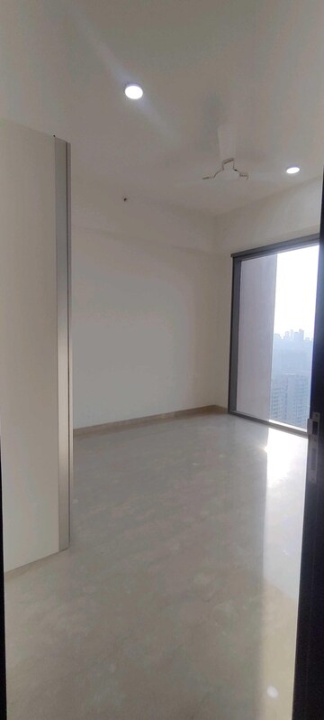 Room in 3 BHK Apartment at Piramal Mahalaxmi, Mahalaxmi – for Rent