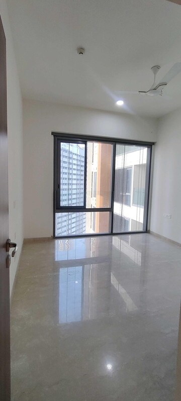 Room in 3 BHK Apartment at Piramal Mahalaxmi, Mahalaxmi – for Rent