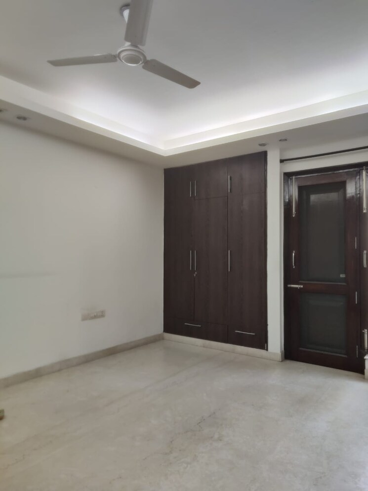 Room, nehru enclave 4 Bedroom 430 Sq.Yd. Builder Floor In Nehru Enclave Delhi 9704406