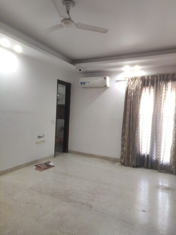 Room in 4 BHK Builder Floor at Nehru Enclave – for Rent